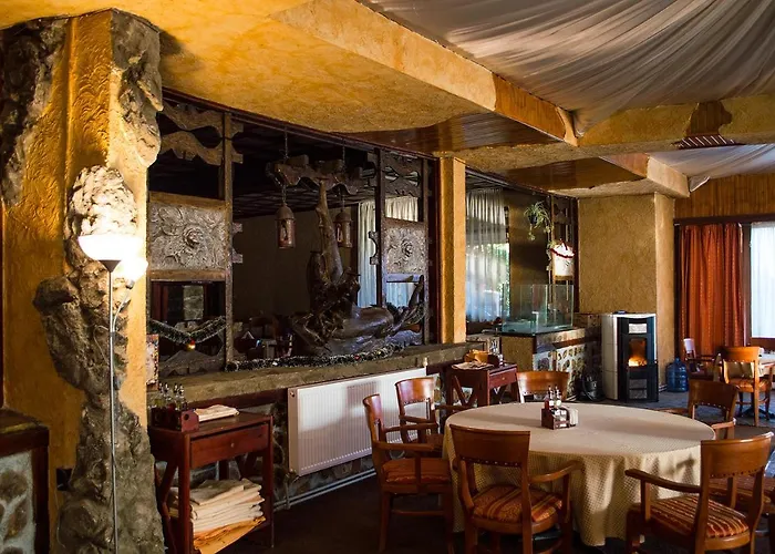 מלון Rodina בנסקו